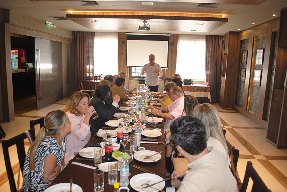 ALMUERZO DE ARPY PARA SUS ASOCIADOS