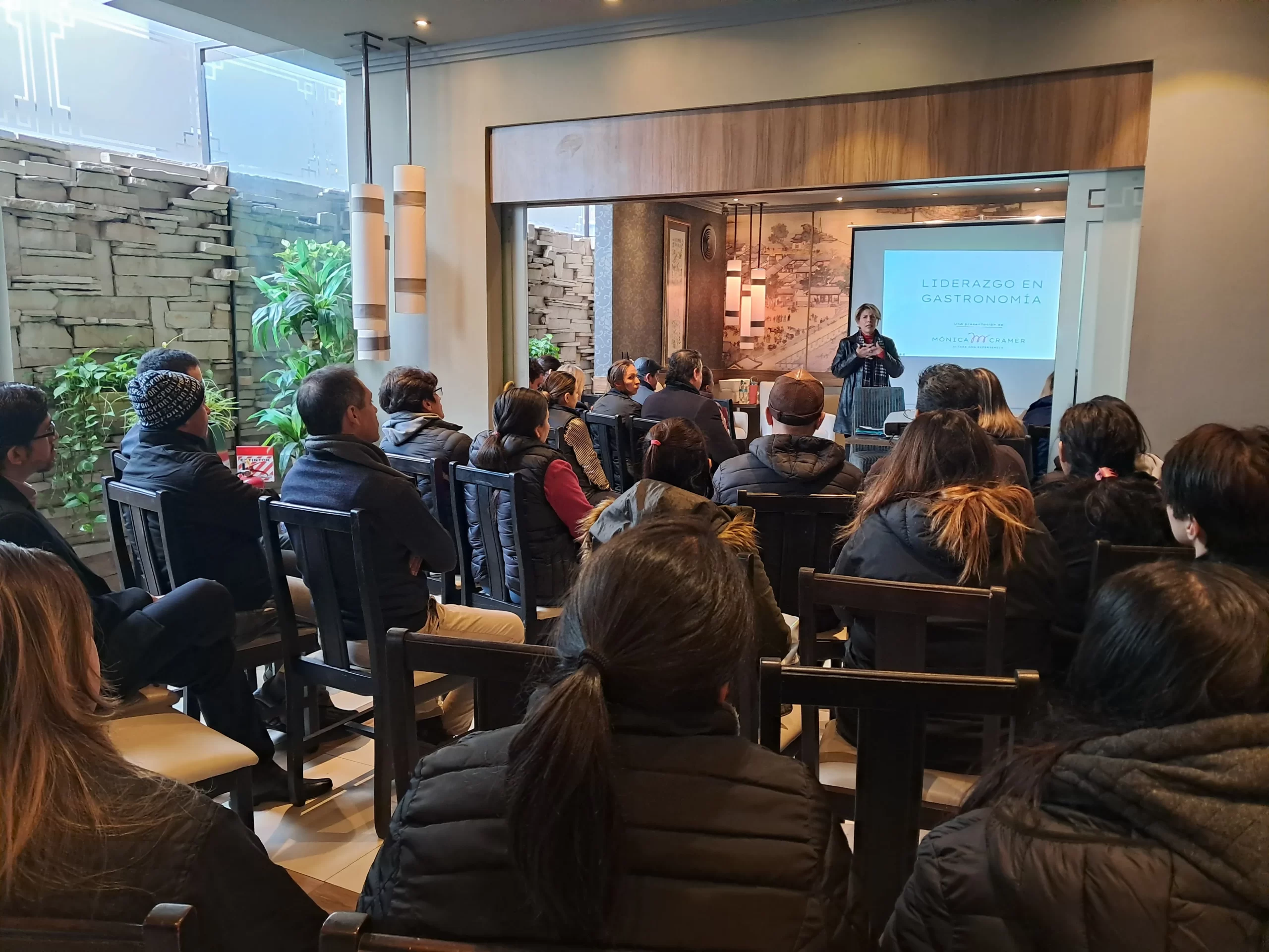 7 Charla de Liderazgo scaled
